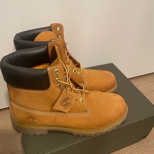 Men's timberland construction tan boots size 8/5in great condition like new